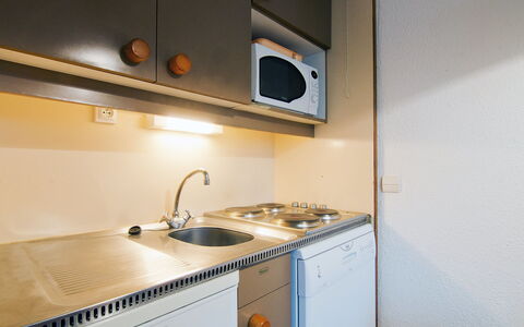 Les Menuires 630: Eigentum, Zimmer, Küche, Countertop, Möbel, Cabinetry, Haus, Interior Design, Die Architektur, Grundeigentum
