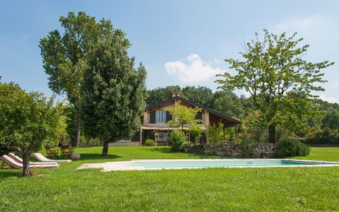 Villa Monia: Pflanze, Wolke, Himmel, Gebäude, Natürliche Landschaft, Baum, Grundstueck, Die Architektur, Hütte, Haus