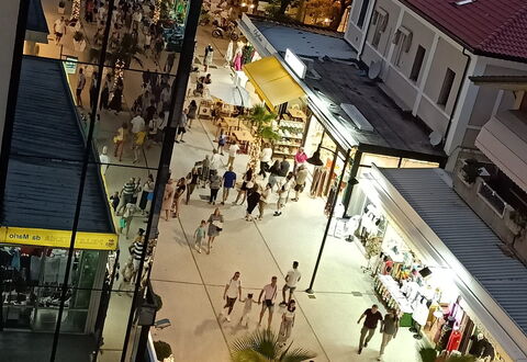 Cattolica Sea Loft: Gebäude, Fenster, Infrastruktur, Urban Design, Nachbarschaft, Öffentlicher Raum, Menge, Stadt, Freizeit