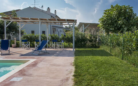 Villa Degli Aranci: Wolke, Pflanze, Himmel, Eigentum, Gebäude, Baum, Grundstueck, Schatten, Urban Design, Haus