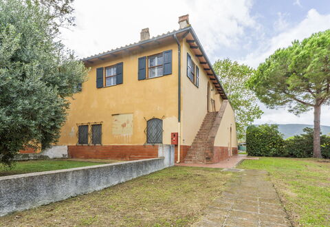 Holiday Home Giannella: Pflanze, Gebäude, Eigentum, Himmel, Fenster, Baum, Wolke, Grundstueck, Gras, Hütte