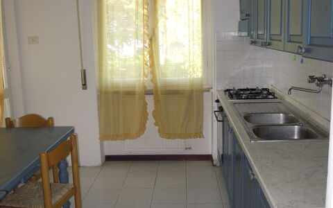 Casa Argentario: Spüle, Sinken, Cabinetry, Zapfhahn, Küche, Interior Design, Herd, Holz, Countertop, Fussboden