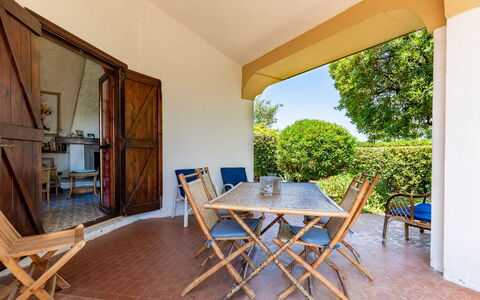 Villa Il Pesco: Möbel, Tabelle, Eigentum, Pflanze, Stuhl, Holz, Schatten, Interior Design, Die Architektur, Baum