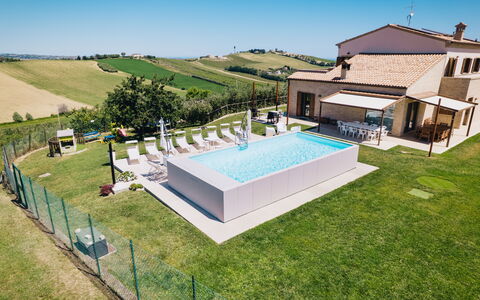 Villa Clair: Schwimmbad, Resort, Verbundwerkstoff, Thermae, Freizeit, Villa, Freizeitzentrum, Hotel, Eco Hotel, Sonnenliege