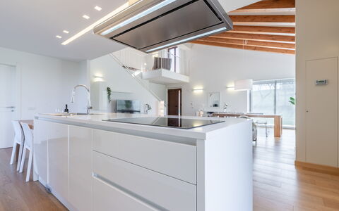 Villa Clair: Cabinetry, Countertop, Gebäude, Holz, Interior Design, Flooring, Fussboden, Haus, Küche