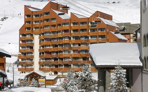 Val Thorens 130: Schnee, Gebäude, Daytime, Eigentum, Welt, Fenster, Steigung, Pflanze, Die Architektur, Urban Design