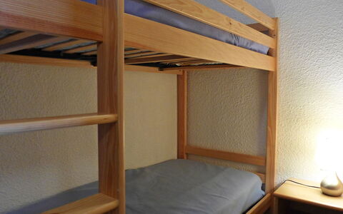 Val Thorens 140: Bett, Zimmer, Möbel, Eigentum, Etagenbett, Herberge, Gebäude, Bettrahmen, Schlafzimmer, Wohnheim