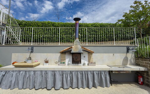 La Casa Di Campagna: Kamin, Zimmerpflanze, Fliese, Grill, Hinterhof, Küche, Herd, Blumentopf, Herd