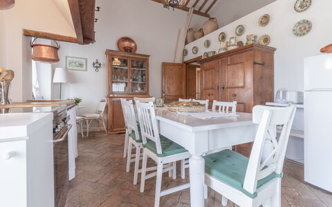 Villa La Picena: Tabelle, Eigentum, Möbel, Cabinetry, Countertop, Holz, Beleuchtung, Stuhl, Küche, Die Architektur