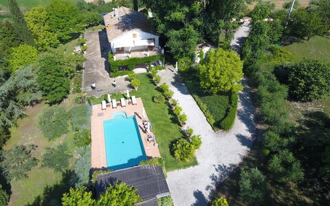 Villa La Picena: Pflanze, Wasservorräte, Gebäude, Wasser, Baum, Grundstueck, Natürliche Landschaft, Urban Design, Vegetation, Gras