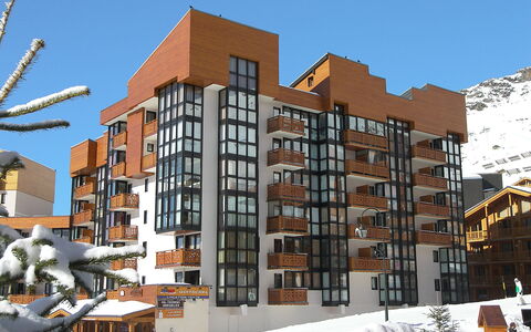 Eskival 106: Himmel, Gebäude, Pflanze, Tower Block, Urban Design, Die Architektur, Schnee, Eigentumswohnung, Biome, Nachbarschaft