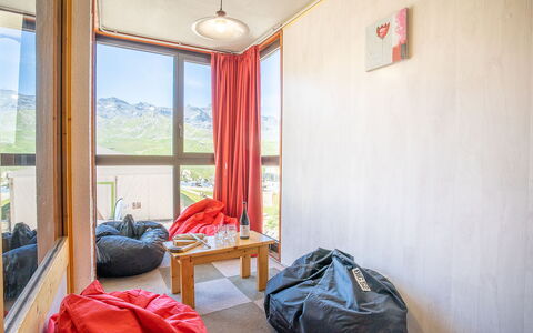 Eskival 106: Möbel, Eigentum, Gebäude, Komfort, Fenster, Holz, Textil, Interior Design