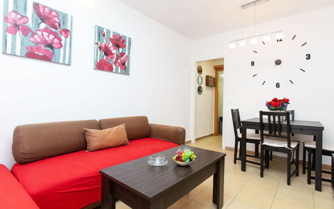 Eivissa: Tabelle, Möbel, Eigentum, Couch, Interior Design, Gebäude, Haus, Holz, Studio Couch, Wohnzimmer