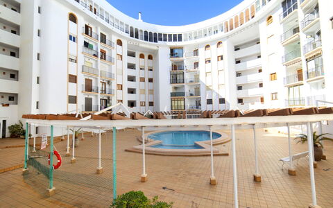 Calpe Calp 822: Gebäude, Eigentum, Daytime, Fenster, Himmel, Urban Design, Eigentumswohnung, Interior Design, Tower Block, Nachbarschaft