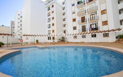 Calpe Calp 822: Wasser, Eigentum, Gebäude, Fenster, Schwimmbad, Azurblau, Himmel, Pflanze, Freizeit, Aqua