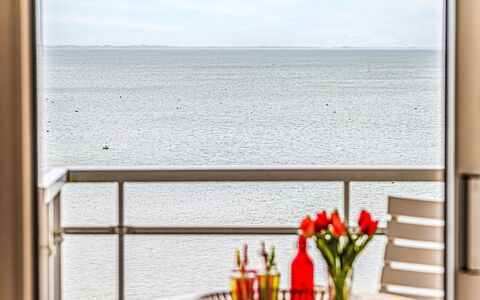 Morgane: Meer, Ozean, Balkon, Glas, Stuhl, Zaun, Strand, Armlehne