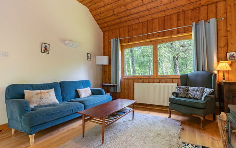Riverside Cottage: Möbel, Eigentum, Couch, Komfort, Azurblau, Holz, Fenster, Gebäude, Interior Design, Schatten
