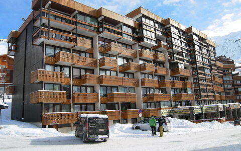 Val Thorens 200: Himmel, Wolke, Gebäude, Schnee, Urban Design, Eigentumswohnung, Rad, Fassade, Tower Block