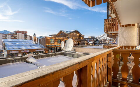 Val Thorens 200: Himmel, Wolke, Daytime, Eigentum, Licht, Gebäude, Holz, Die Architektur, Schatten, Grundeigentum