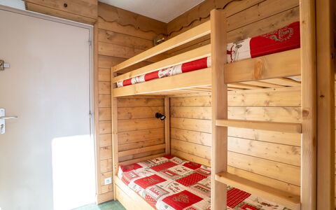 Val Thorens 200: Eigentum, Gebäude, Holz, Flooring, Fussboden, Wand, Haus, Hartholz, Holzbeize, Decke