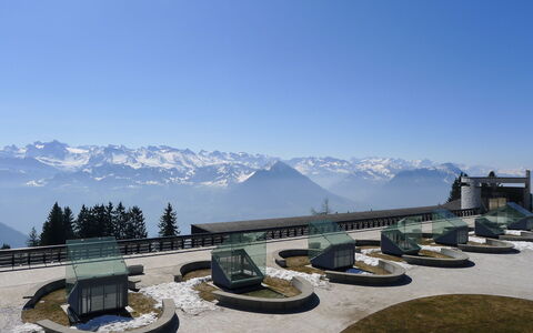 Margherita Bütler: Wasser, Himmel, Gebäude, Azurblau, Berg, Baum, Die Architektur, Gewässer, See, Nachbarschaft