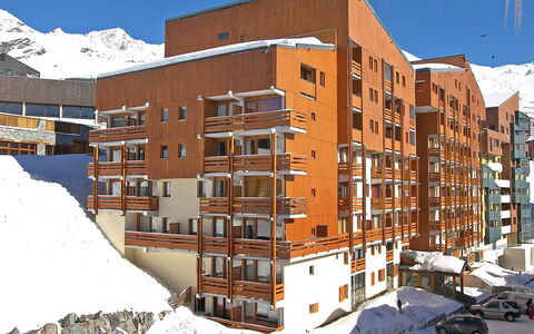Val Thorens 350: Gebäude, Himmel, Daytime, Eigentum, Schnee, Fenster, Die Architektur, Urban Design, Eigentumswohnung, Biome