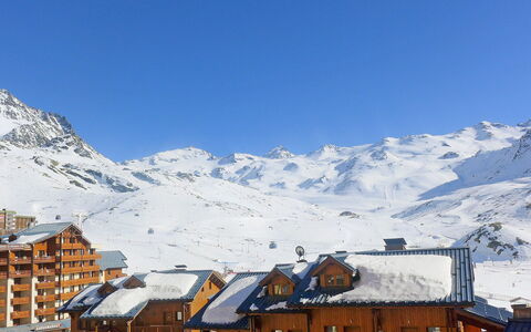 Val Thorens 350: Himmel, Berg, Schnee, Gebäude, Hochland, Wolke, Steigung, Landschaft, Bergforms, Geologisches Phänomen