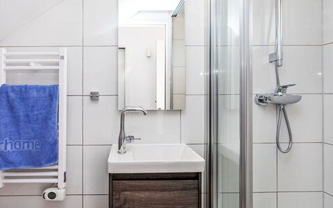 Bon Retorn: Flooring, Armatur, Interior Design, Fussboden, Badezimmer, Sinken, Installation, Zapfhahn, Zimmer, Bad Sink