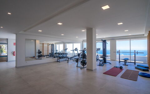 Blue Infinity 1: Gebäude, Trainingsgerät, Halle, Fussboden, Flooring, Automobil-Design, Fitnessstudio, Kunst, Körperliche Fitness