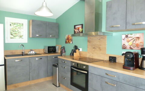 Logis de la Castagne: Küche, Küchengerät, Countertop, Möbel, Major Appliance, Interior Design, Cabinetry, Flooring, Zimmer, Haushaltsgerät