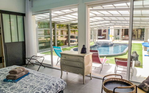 Logis de la Castagne: Interior Design, Flooring, Fussboden, Möbel, Decke, Schwimmbad, Stuhl, Resort, Schatten, Design