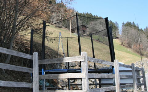 Lamplberg: Himmel, Pflanze, Baum, Natürliche Landschaft, Holz, Zaun, Hochland, Steigung, Gras