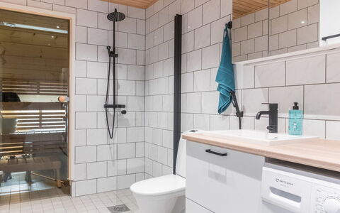 Pehtoori B: Flooring, Interior Design, Fussboden, Holz, Armatur, Badezimmerschrank, Badezimmer, Installation, Fliese, Sinken
