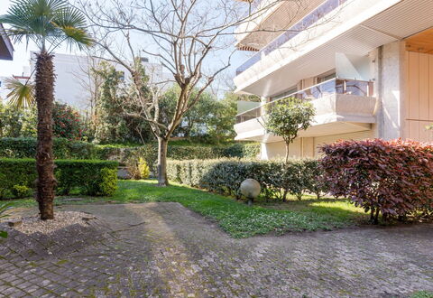 Maris Stella: Strauch, Wohngebiet, Wohnung, Eigentumswohnung, Garten, Auffahrt, Estate, Garten, Landscaping, Hazienda