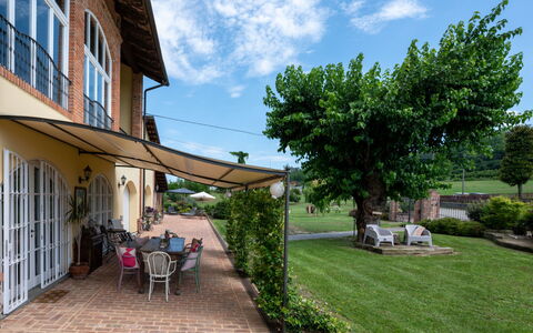 La Bell'Aria: Himmel, Berg, Daytime, Gebäude, Pflanze, Natürliche Landschaft, Haus, Vegetation, Hochland, Baum