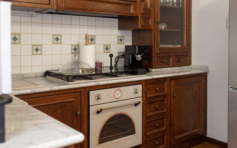 Villa le Pine: Möbel, Eigentum, Bilderrahmen, Azurblau, Holz, Beleuchtung, Interior Design, Komfort, Fussboden, Flooring