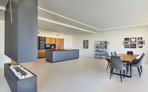 Villa Diodoro: Möbel, Eigentum, Bücherregal, Regale, Holz, Regal, Die Architektur, Tabelle, Interior Design, Wohnzimmer