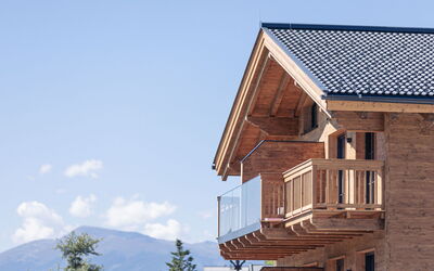 Premium für 4 Personen 700.16: Himmel, Gebäude, Wolke, Eigentum, Fenster, Pflanze, Haus, Holz, Urban Design, Eigentumswohnung