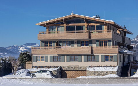 Westendorf 400: Himmel, Gebäude, Fenster, Schnee, Haus, Baum, Holz, Einfrieren, Berg, Dach