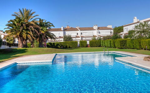 Pals 1724: Schwimmbad, Resort, Estate, Landscaping, Garten, Schatten, Rasen, Villa, Villa, Hazienda