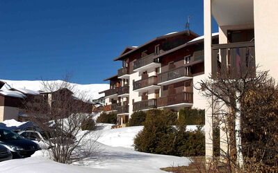 La Toussuire 200: Himmel, Gebäude, Pflanze, Eigentum, Schnee, Fenster, Haus, Nachbarschaft, Wohngebiet, Steigung