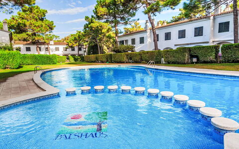 Pals 1721: Freizeit, Schwimmbad, Resort, Gartenmöbel, Hotel, Urlaub, Hazienda, Villa, Boutique Hotel, Ferienort