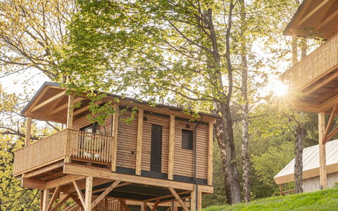 Premium Baumhaus mit 1 Schlafzimmer: Himmel, Schnee, Berg, Natur, Natürliche Landschaft, Steigung, Haus, Gebäude, Einfrieren, Ländliches Gebiet