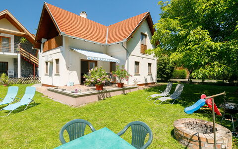 Nadori 3: Pflanze, Himmel, Gebäude, Eigentum, Fenster, Grün, Natur, Haus, Grundstueck, Gartenmöbel
