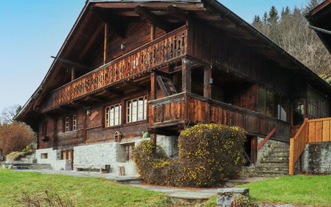 Chalet Pierre Fleur: Pflanze, Wasser, Eigentum, Möbel, Gebäude, Tabelle, Fenster, Azurblau, Stuhl, Interior Design