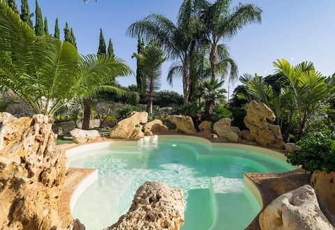 Villa Girgenti: Wasser, Himmel, Pflanze, Natürliche Landschaft, Natur, Azurblau, Schwimmbad, Baum, Vegetation, Gewässer