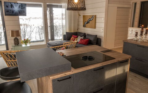 Haltinmalla: Möbel, Countertop, Flooring, Holz, Küche, Cabinetry, Interior Design, Fussboden, Küchengerät, Haushaltsgerät