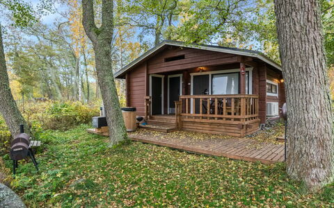 Anttoora A-Sauna: Holz, Hütte, Haus, Zuhause, Veranda, Blockhaus, Tür, Ländliches Gebiet, Abstellgleis, Gartenbauten