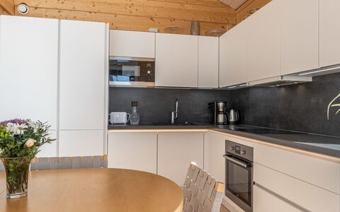 Paloranta: Küche, Countertop, Küchengerät, Flooring, Interior Design, Holz, Möbel, Cabinetry, Major Appliance, Fussboden