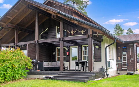 Tahkon Klubitie 4 a: Gebäude, Holz, Dach, Haus, Zuhause, Veranda, Hütte, Abstellgleis, Die Architektur, Tür